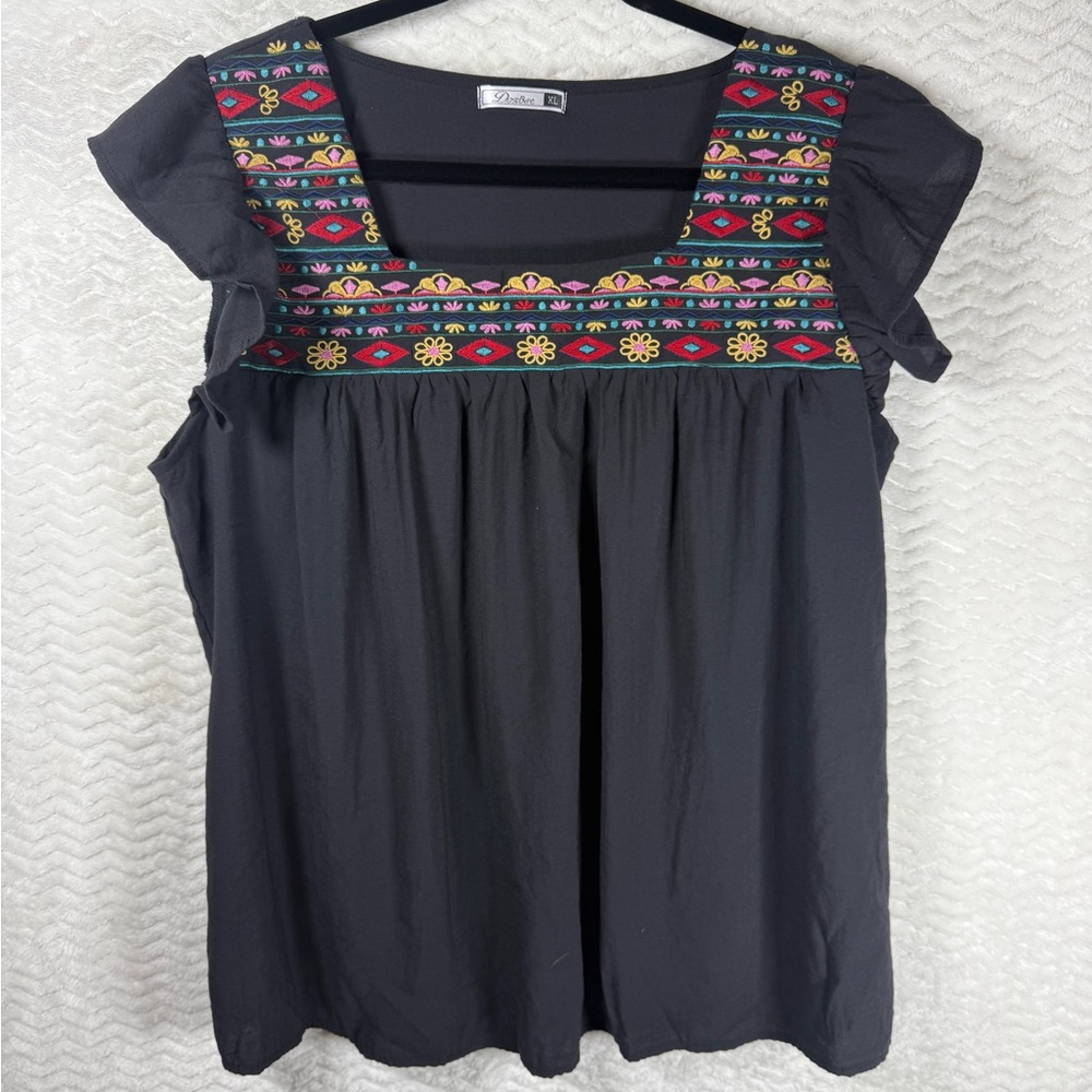 DoRose Black Beautifully Embroidered Women's Blouse. Size XL